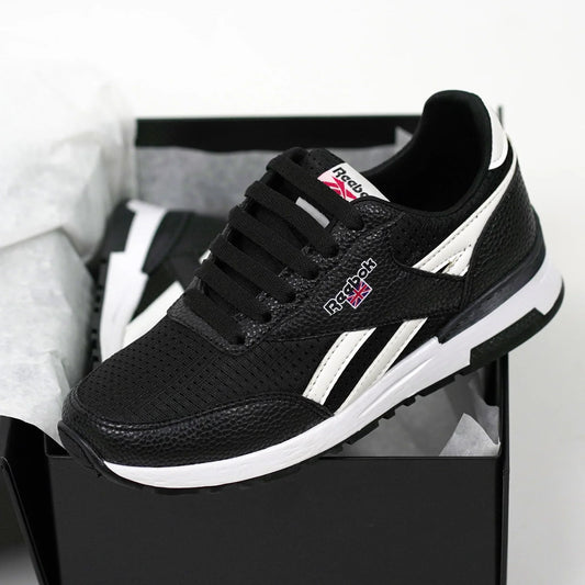 Classic Comfort – Black & White