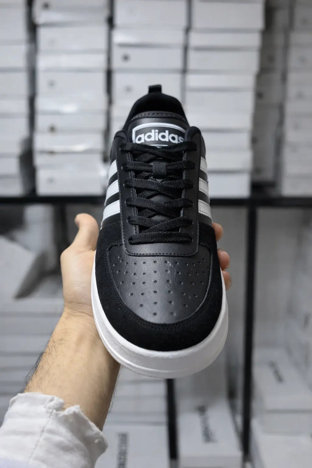 𝔸𝕕𝕚𝕕𝕒𝕤 ℂ𝕠𝕦𝕣𝕥 𝟠𝟘𝕤 Black